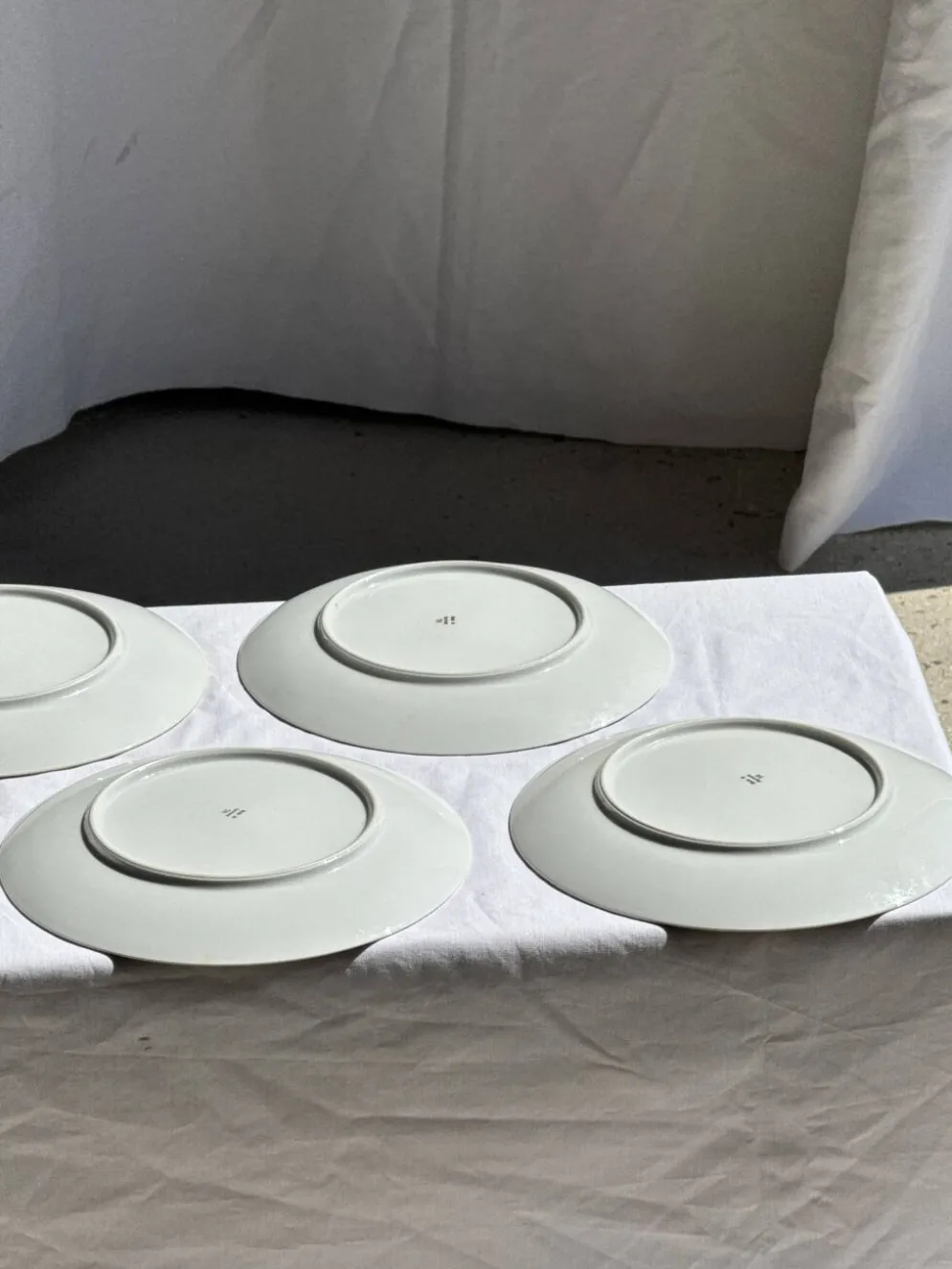 Lot de 6 grandes assiettes vintage en porcelaine blanche à frise dorée D24