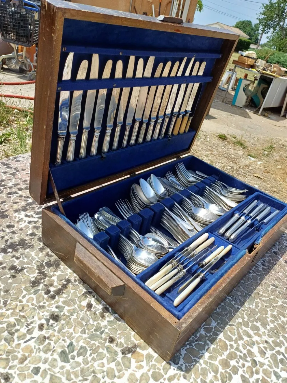 Lot de métal argenté ménagère de maken's + centre de table + panière