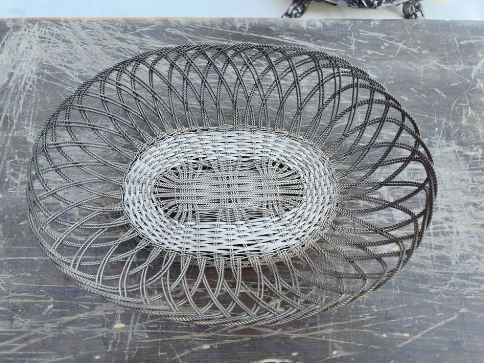 Lot de métal argenté ménagère de maken's + centre de table + panière