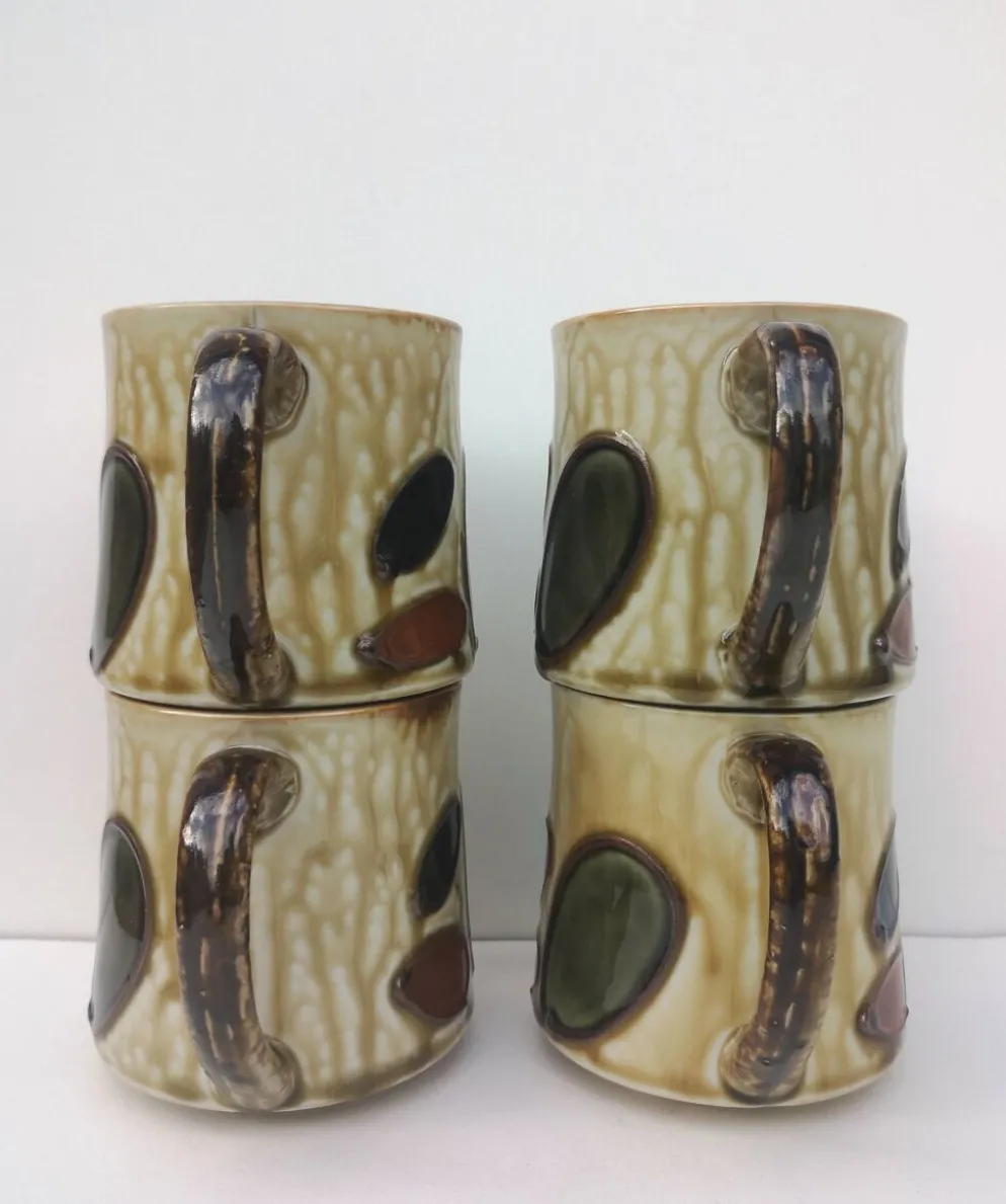 Lot de 4 mugs vintages en céramique