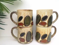 Lot de 4 mugs vintages en céramique