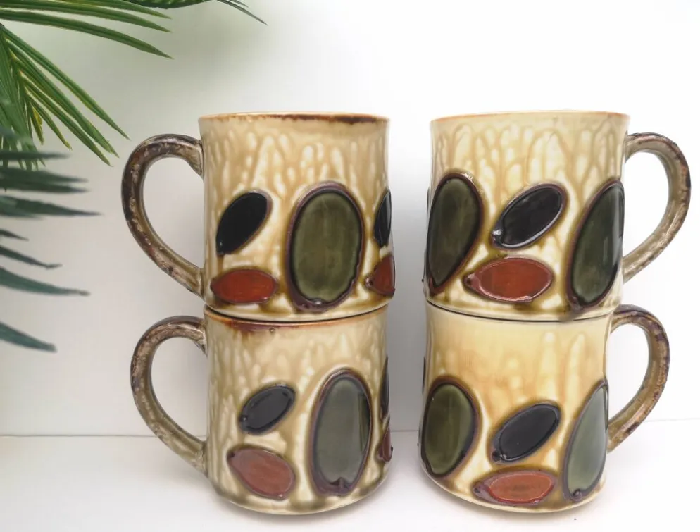 Lot de 4 mugs vintages en céramique