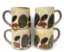 Lot de 4 mugs vintages en céramique
