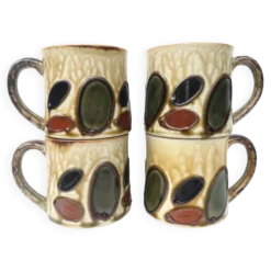 Lot de 4 mugs vintages en céramique