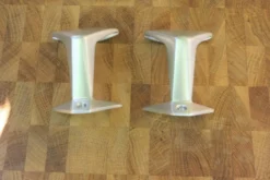 lot de 2 patères anciennes design style art déco en Aluminium