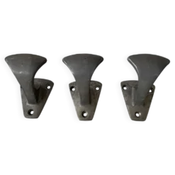 Lot de 3 patères anciennes en acier provenance école
