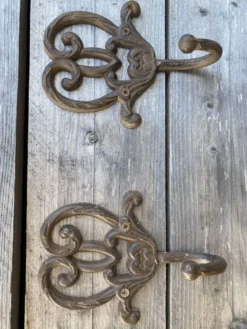 Lot de 4 patères anciennes en fer forgé