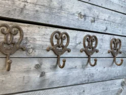 Lot de 4 patères anciennes en fer forgé
