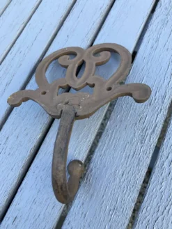 Lot de 4 patères anciennes en fer forgé
