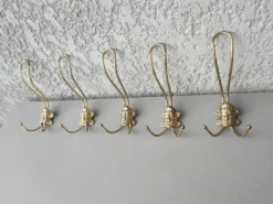 lot de 5 patères anciennes en metal dorè a tetes d homme