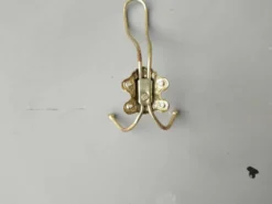 lot de 5 patères anciennes en metal dorè a tetes d homme