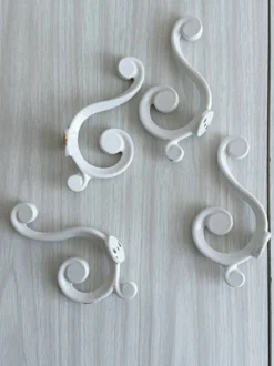 Lot de 4 patères en métal laqué blanc