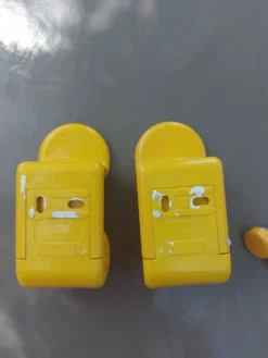 Lot de 2 patères Gedy jaunes – Makio Hasuike – Italie – années 70