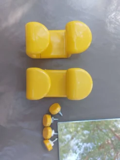 Lot de 2 patères Gedy jaunes – Makio Hasuike – Italie – années 70