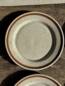 Lot de 9 petites assiettes à dessert en porcelaine de Sologne JO Moscou 198
