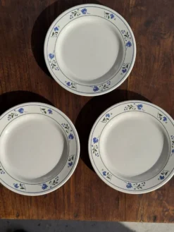 Lot de 3 petites assiettes à dessert frise de fleurs bleues pas de marque