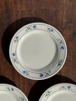 Lot de 3 petites assiettes à dessert frise de fleurs bleues pas de marque
