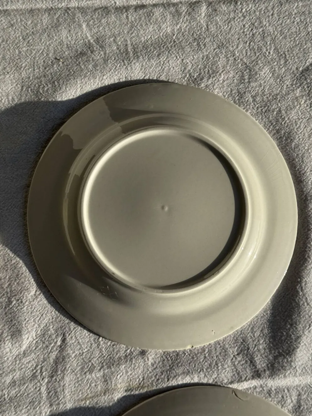 Lot de 4 petites assiettes à dessert en faïence blanches D20
