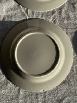 Lot de 4 petites assiettes à dessert en faïence blanches D20