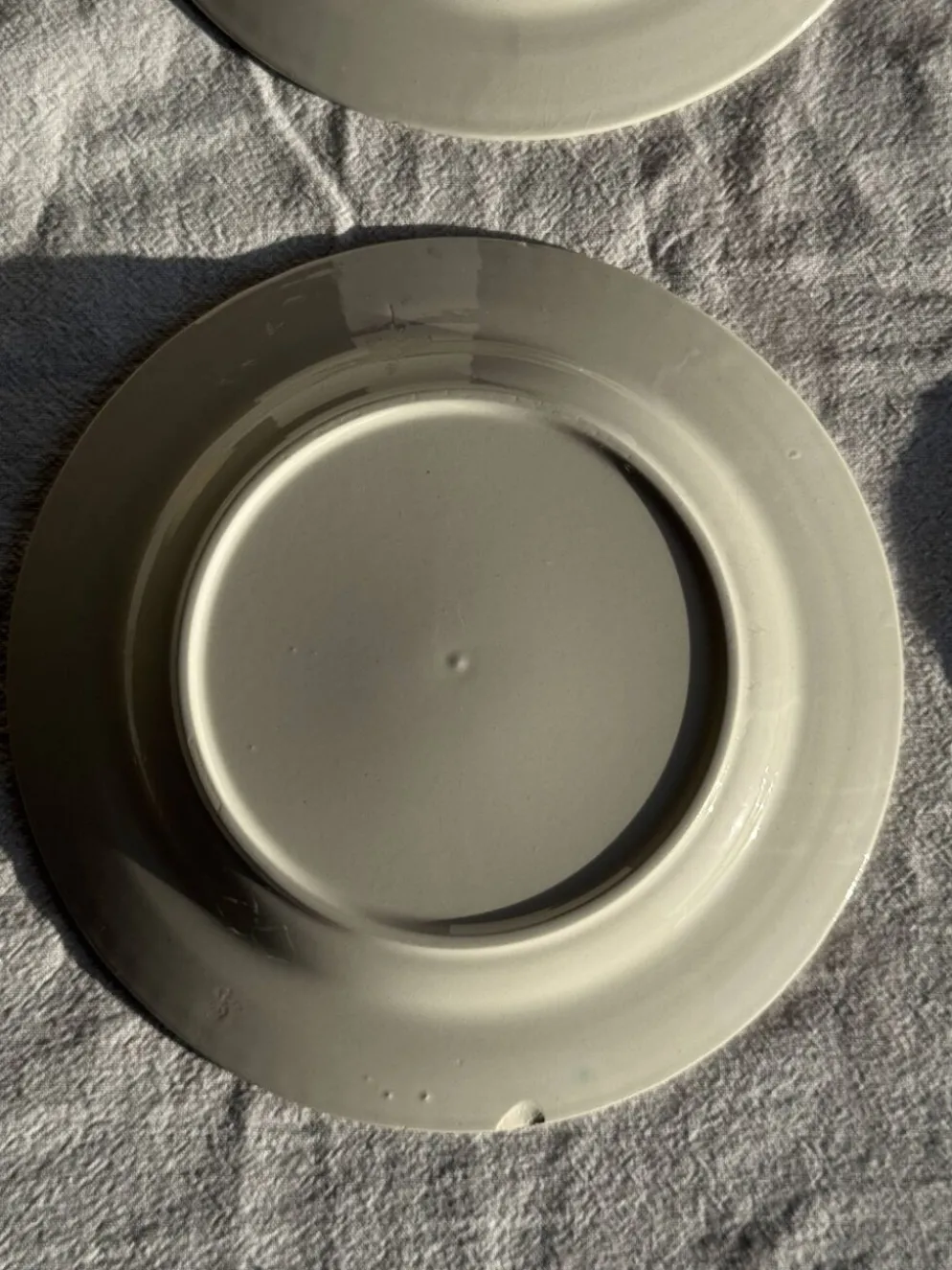 Lot de 4 petites assiettes à dessert en faïence blanches D20