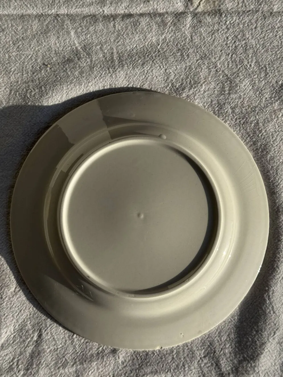 Lot de 4 petites assiettes à dessert en faïence blanches D20
