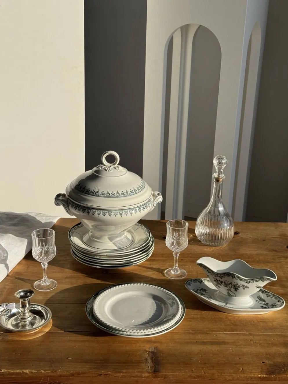 Lot de 4 petites assiettes à dessert en faïence blanches D20