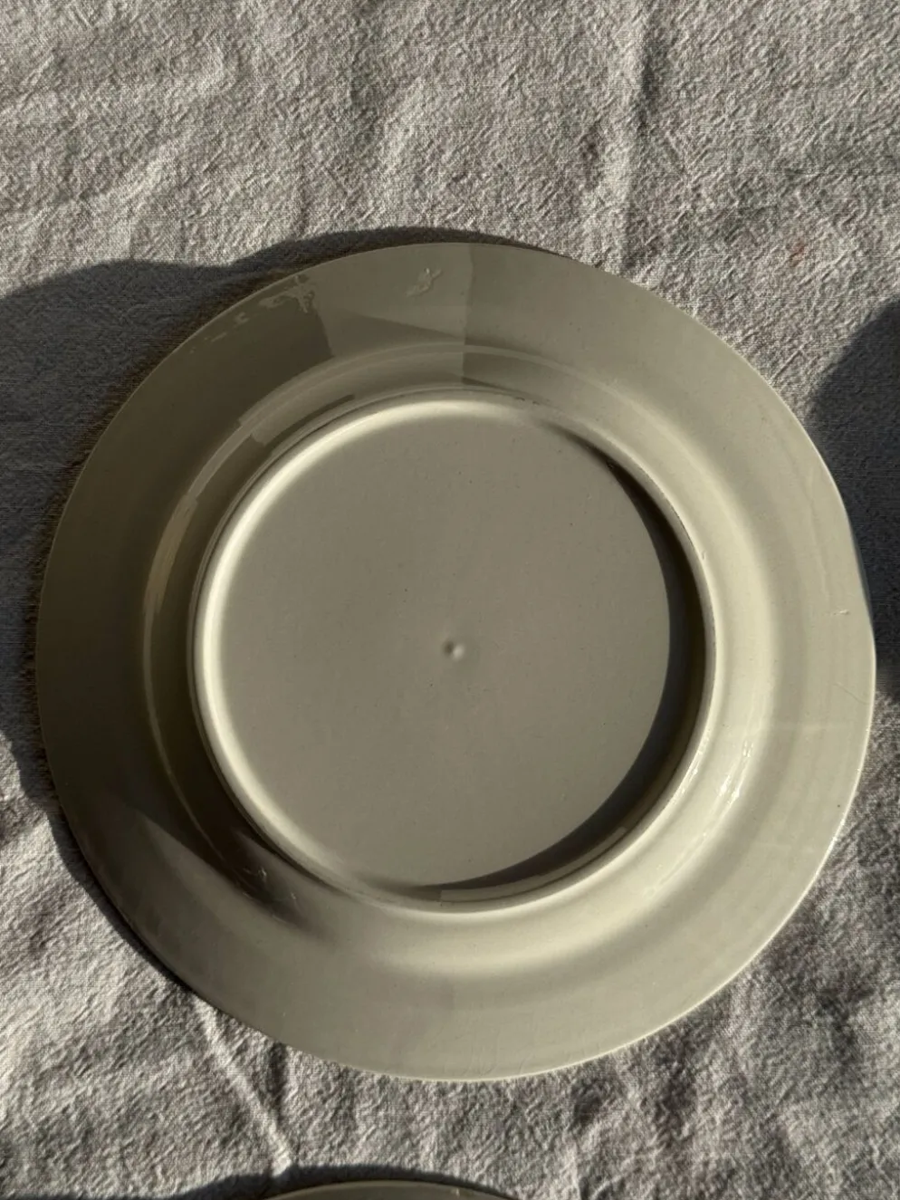 Lot de 4 petites assiettes à dessert en faïence blanches D20
