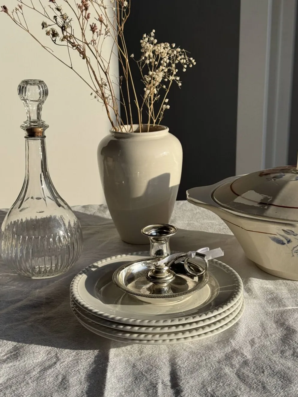 Lot de 4 petites assiettes à dessert en faïence blanches D20