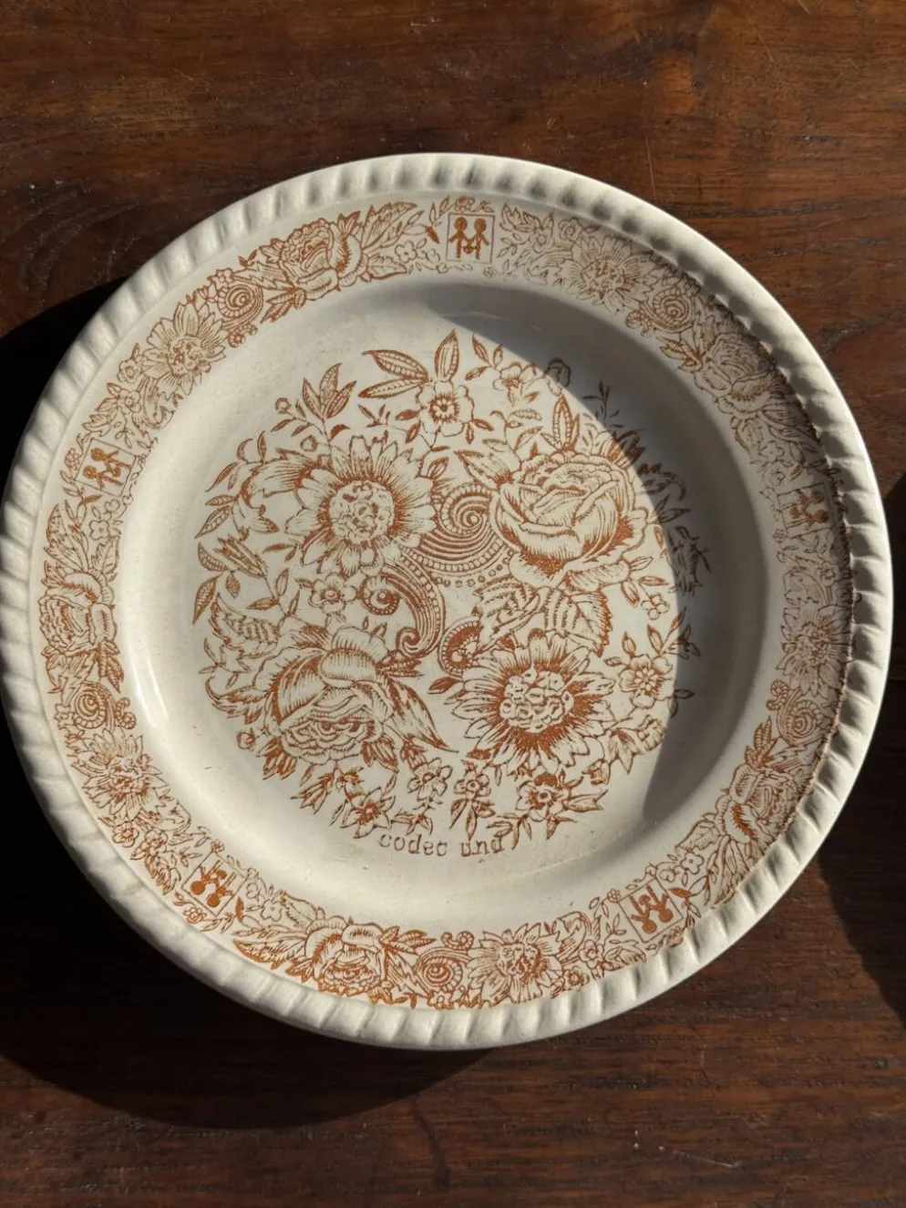 Lot de 4 petites assiettes à dessert à motif de fleurs stylisées vintage