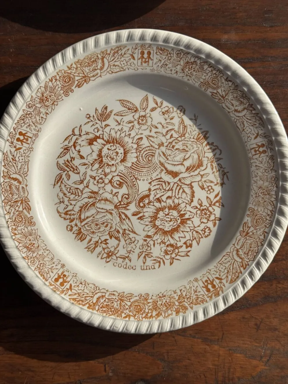 Lot de 4 petites assiettes à dessert à motif de fleurs stylisées vintage