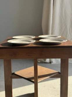 Lot de 4 petites assiettes à dessert à motif de fleurs stylisées vintage