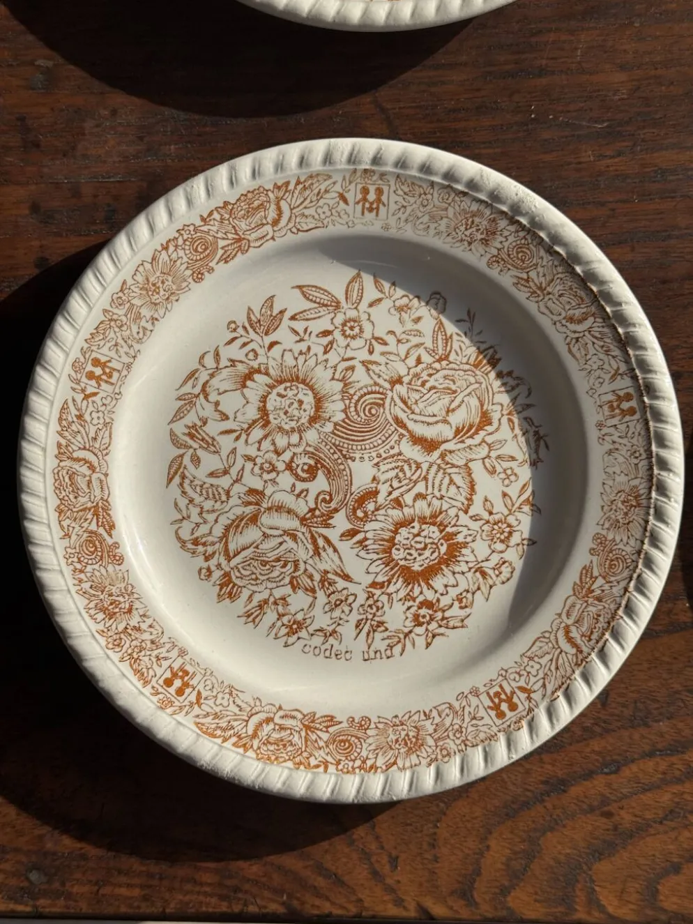 Lot de 4 petites assiettes à dessert à motif de fleurs stylisées vintage