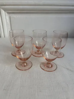 Lot de 5 petits verres à pied rose en cristal