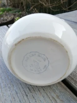 Lot de pichets blancs en porcelaine