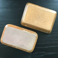 Lot de 2 plats à beurre anciens
