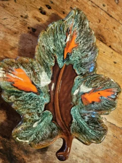 Lot de 2 plats feuilles en céramique de Vallauris