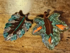 Lot de 2 plats feuilles en céramique de Vallauris