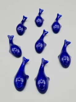 Lot de 6 porte couteaux baleines en porcelaine bleue vintage
