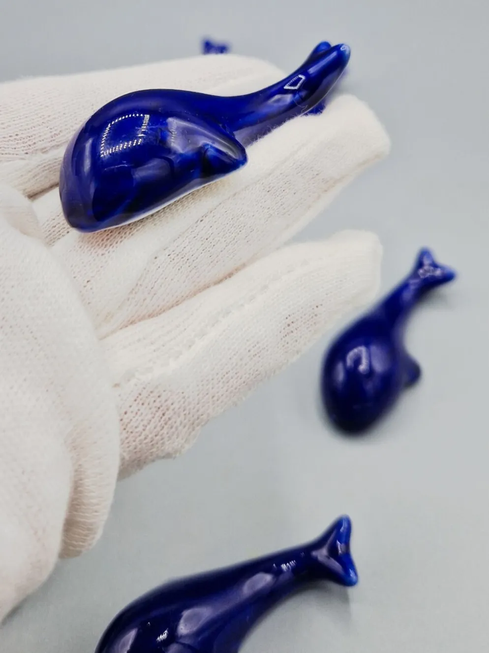 Lot de 6 porte couteaux baleines en porcelaine bleue vintage