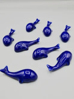 Lot de 6 porte couteaux baleines en porcelaine bleue vintage