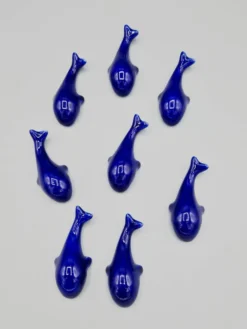 Lot de 6 porte couteaux baleines en porcelaine bleue vintage
