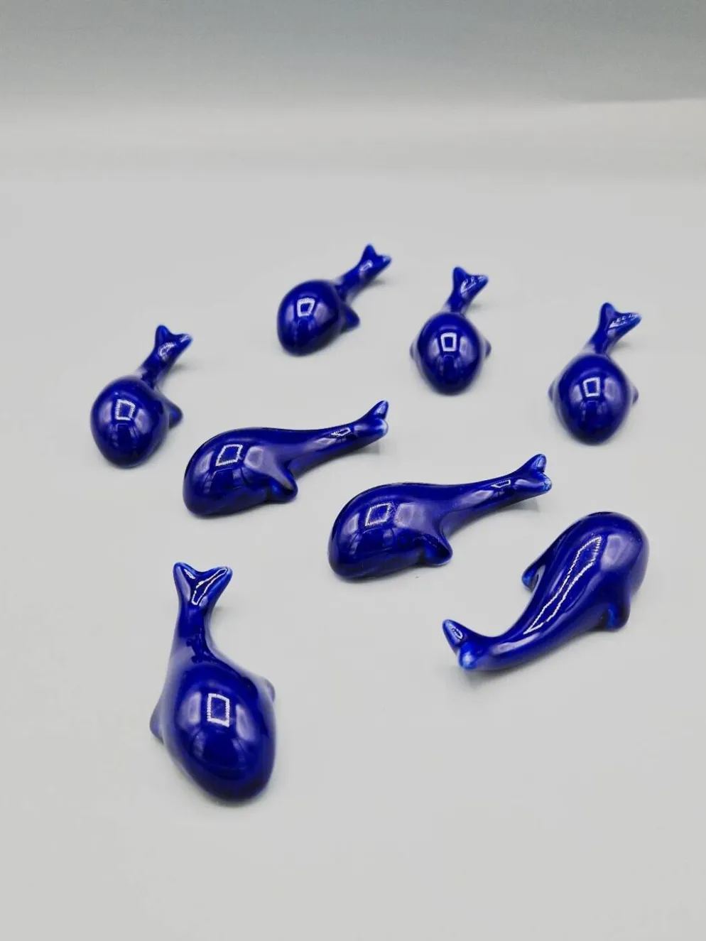 Lot de 6 porte couteaux baleines en porcelaine bleue vintage