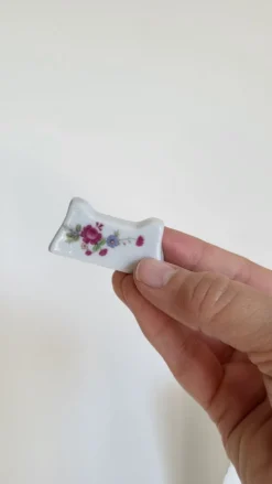 Lot de 12 porte couteaux en porcelaine à fleurs