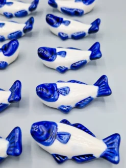 Lot de 11 porte couteaux poissons en porcelaine bleu blanc vintage