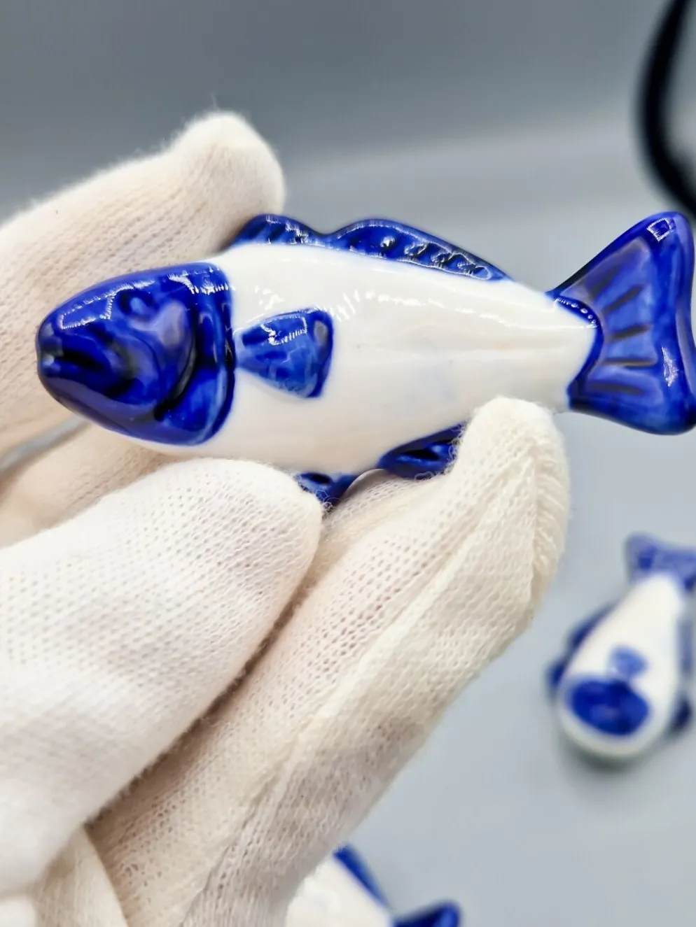 Lot de 11 porte couteaux poissons en porcelaine bleu blanc vintage
