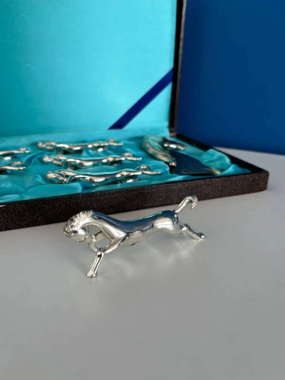 lot de 6 porte-couteaux vintage en métal argenté et décapsuleur design chev