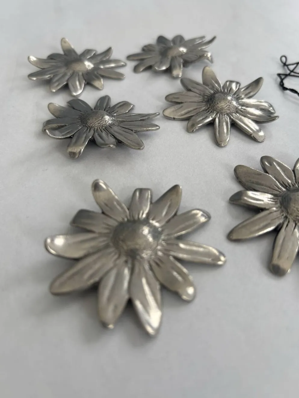 Lot de 6 porte-couteaux vintage en métal argenté • Fleurs marguerites