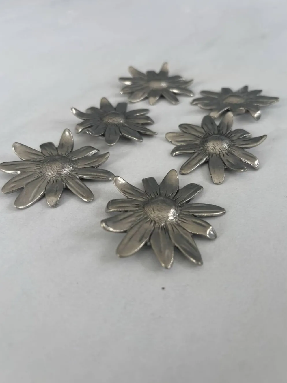 Lot de 6 porte-couteaux vintage en métal argenté • Fleurs marguerites