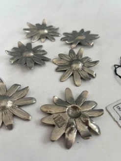 Lot de 6 porte-couteaux vintage en métal argenté • Fleurs marguerites