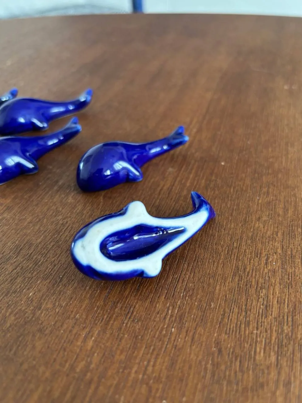 lot de 6 porte-couteaux vintage en céramique - forme de baleine bleu